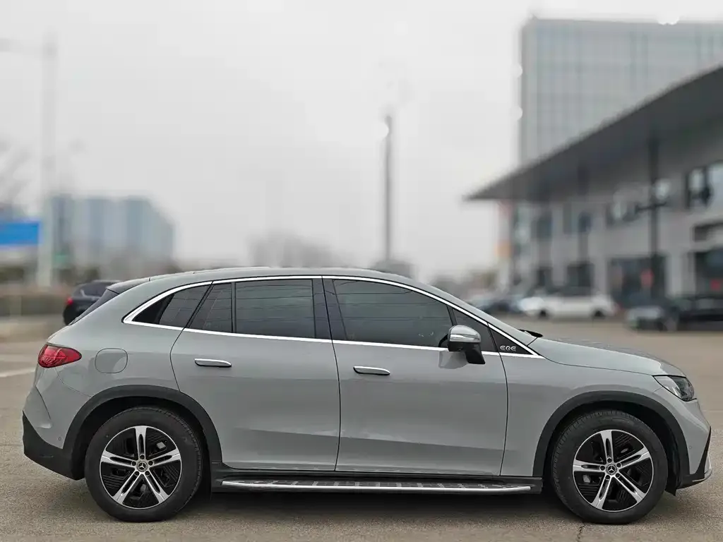Mercedes-Benz EQE SUV — фото 4