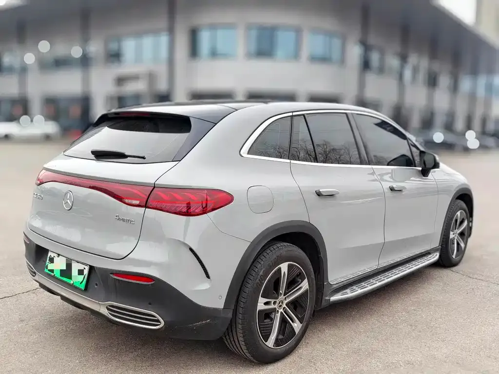 Mercedes-Benz EQE SUV — фото 5