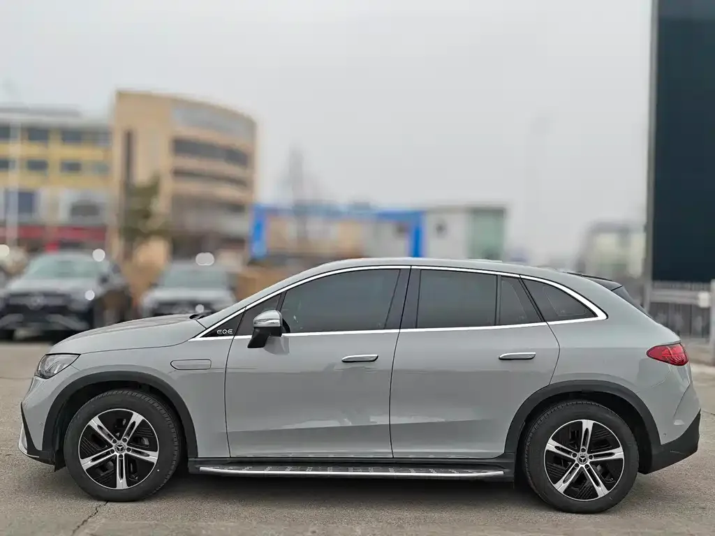 Mercedes-Benz EQE SUV — фото 3