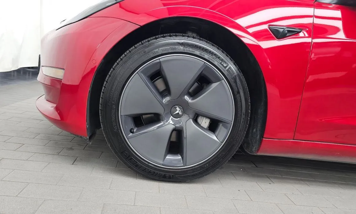 Tesla Model 3 — фото 4