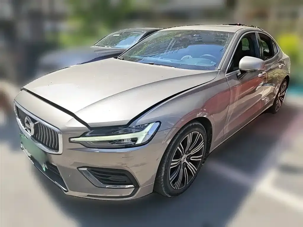 Volvo S60 — фото 1