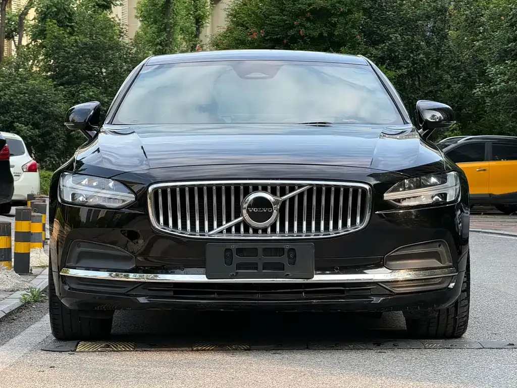 Volvo S90 — фото 1