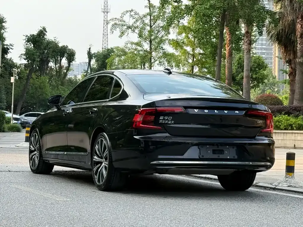 Volvo S90 — фото 4
