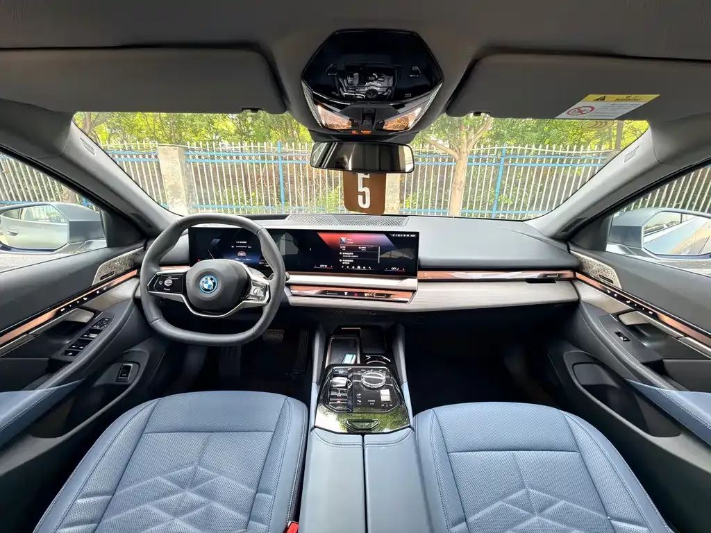 BMW i5 — фото 3