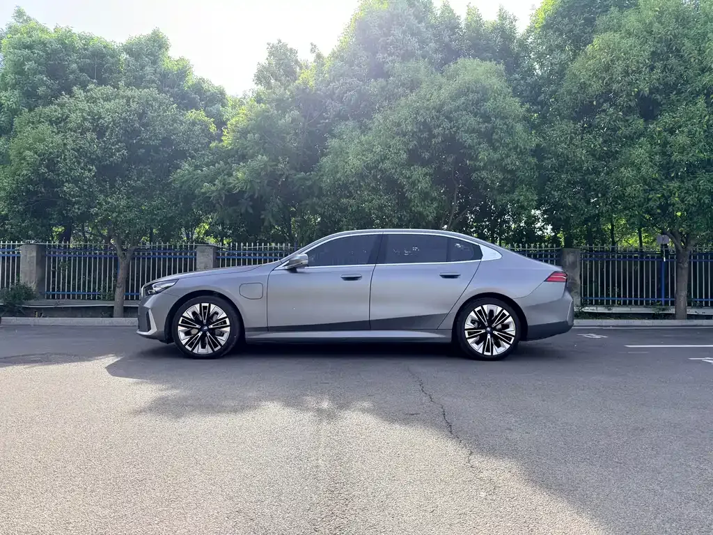 BMW i5 — фото 8