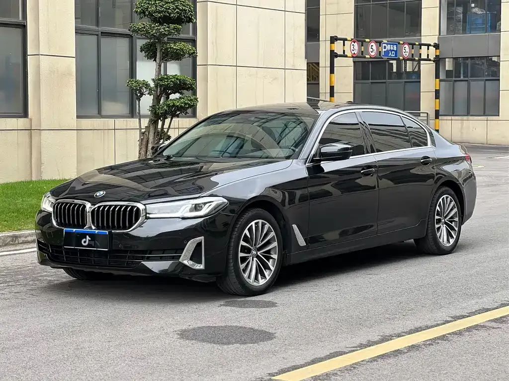 BMW 5 Series — фото 1
