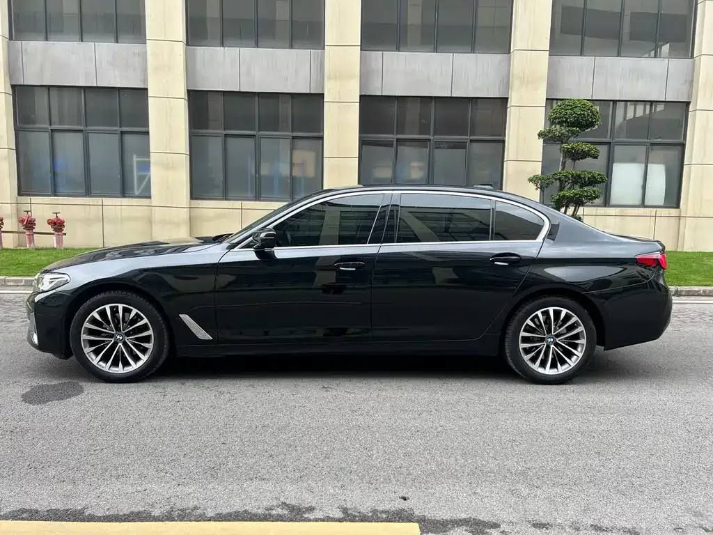 BMW 5 Series — фото 10