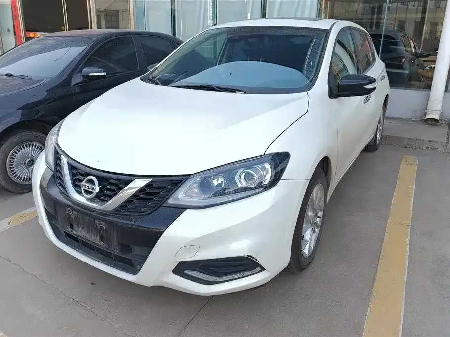 Nissan Tiida — фото 1