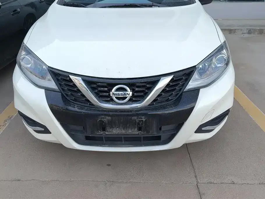Nissan Tiida — фото 4