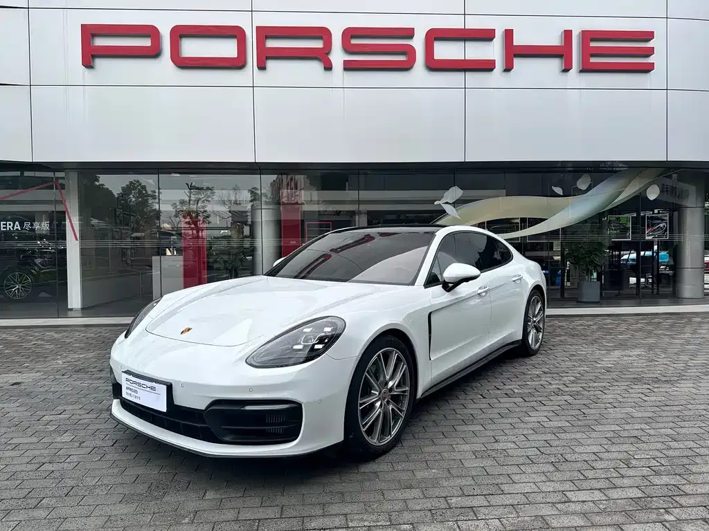 Porsche Panamera — фото 1