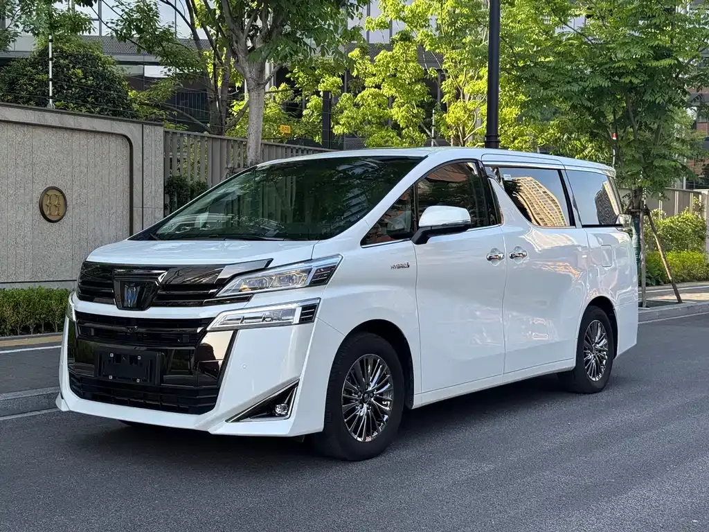 Toyota Vellfire — фото 1
