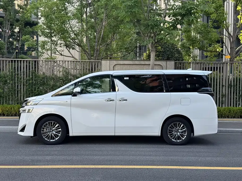 Toyota Vellfire — фото 7
