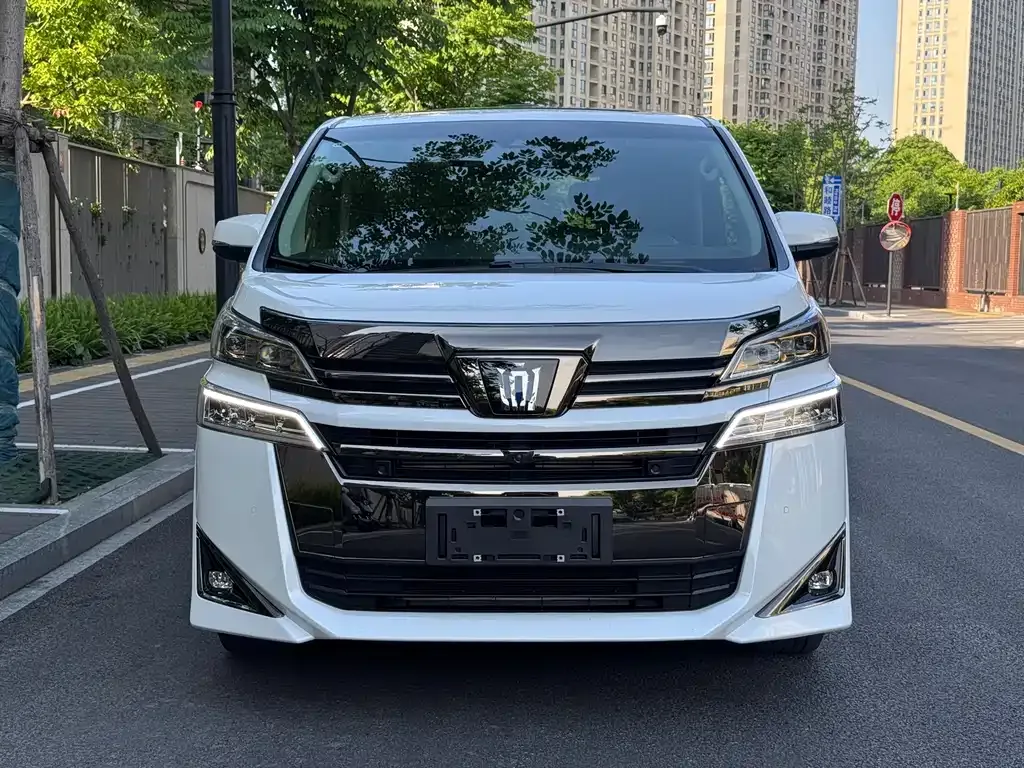 Toyota Vellfire — фото 4