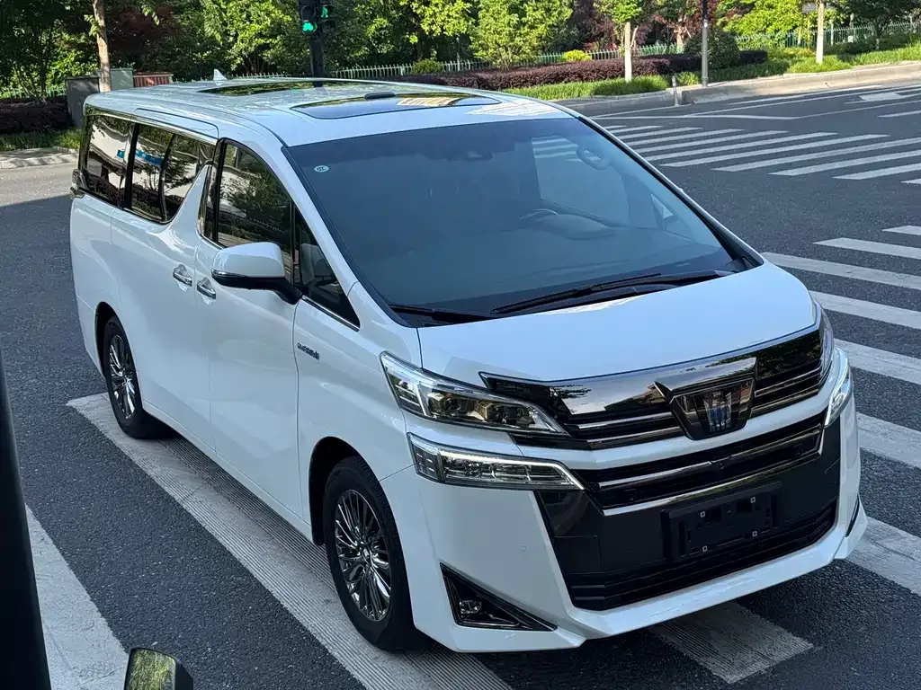 Toyota Vellfire — фото 3