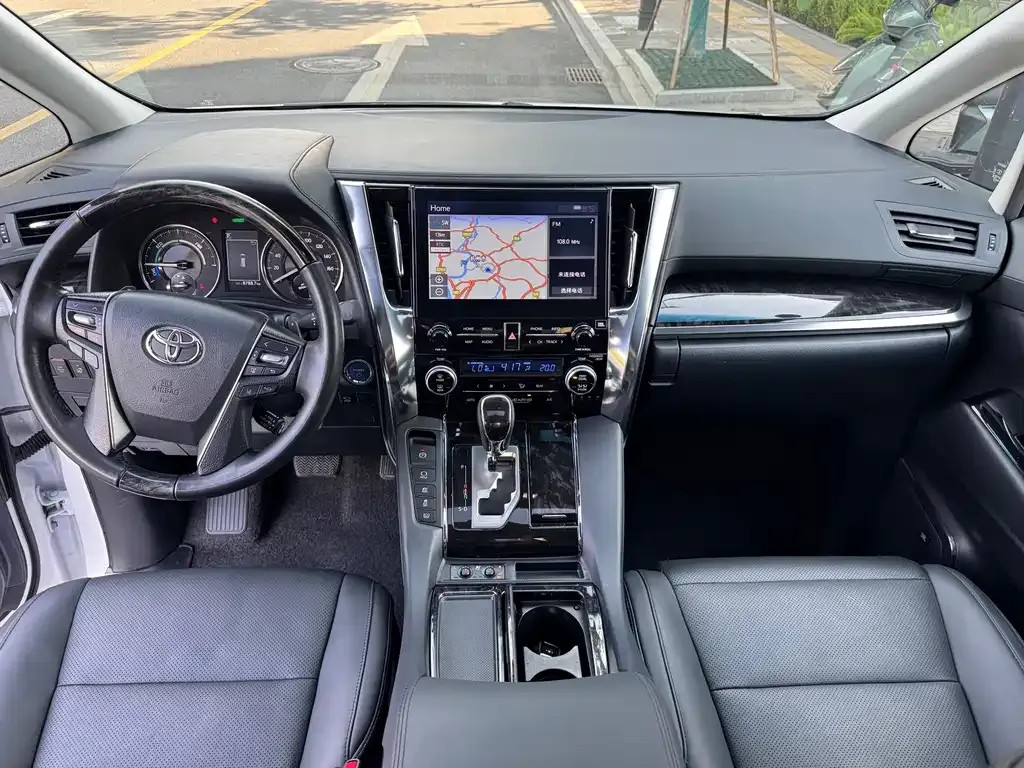 Toyota Vellfire — фото 10