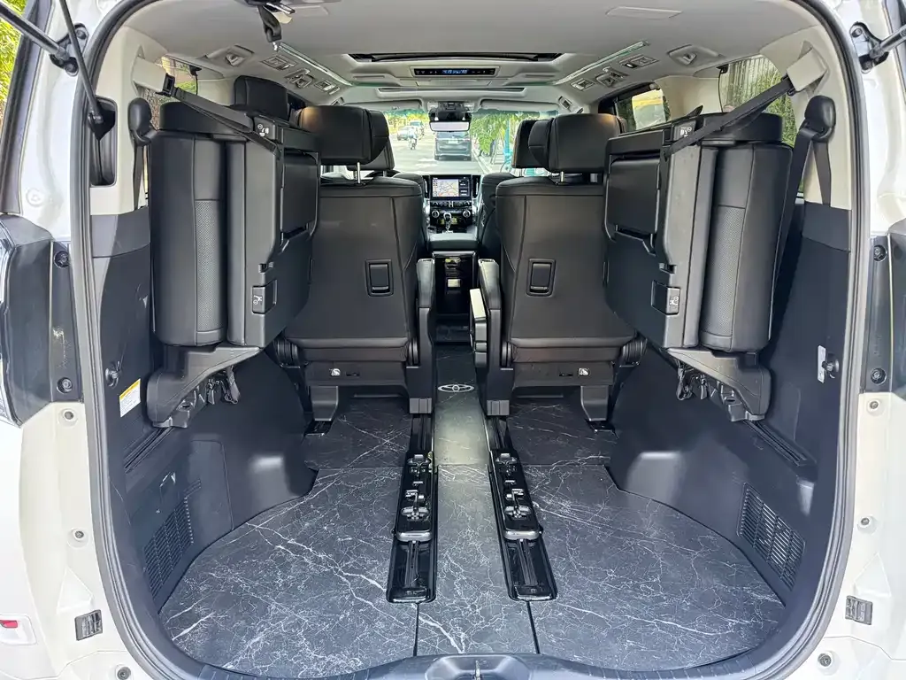Toyota Vellfire — фото 8