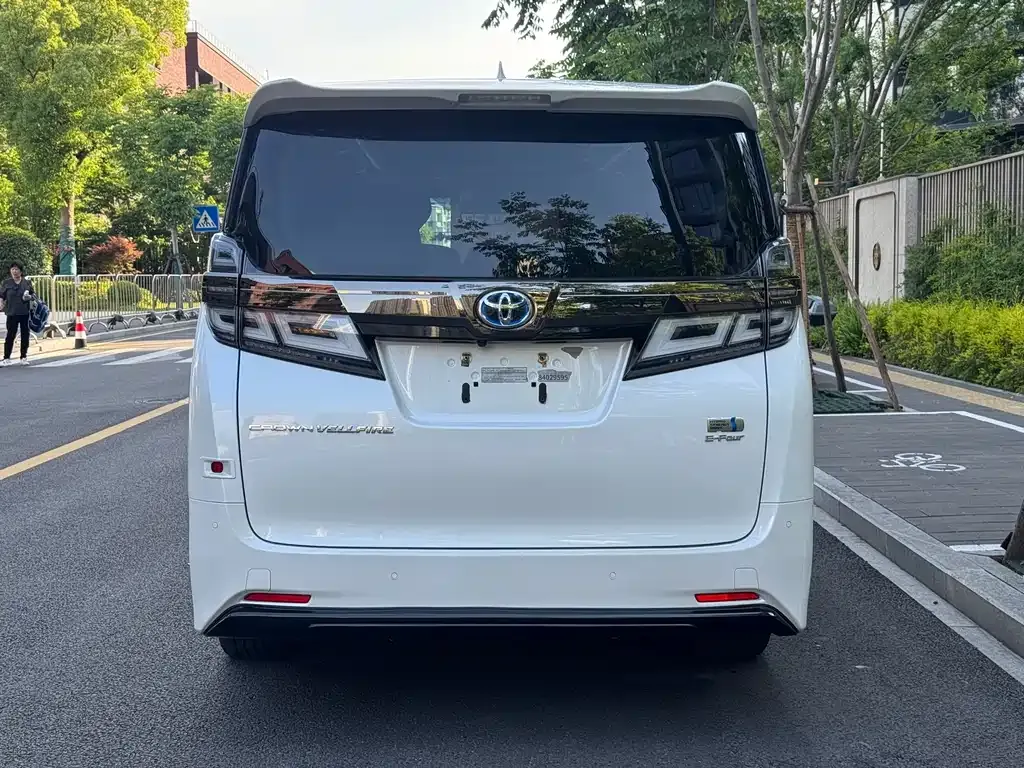 Toyota Vellfire — фото 5