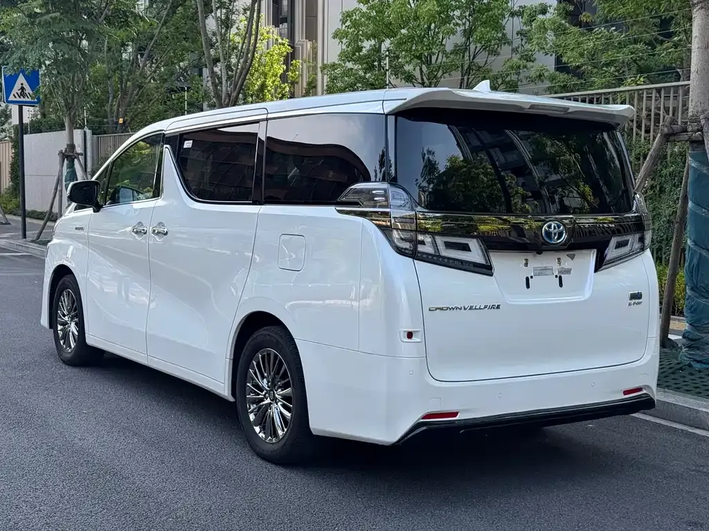 Toyota Vellfire — фото 6