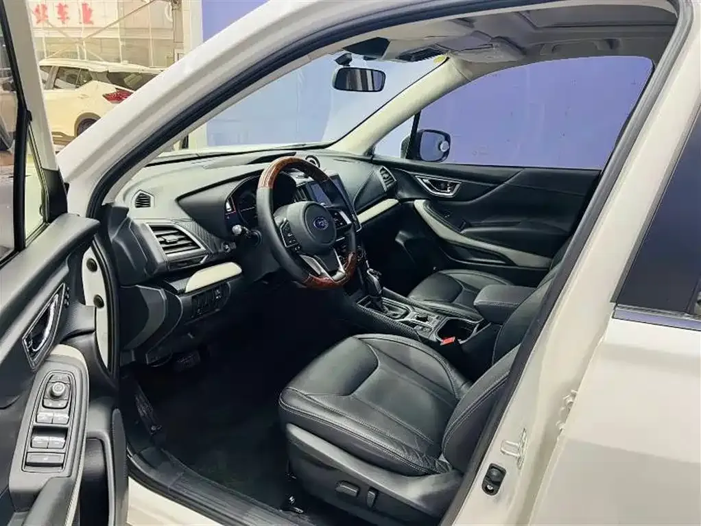 Subaru Forester — фото 9