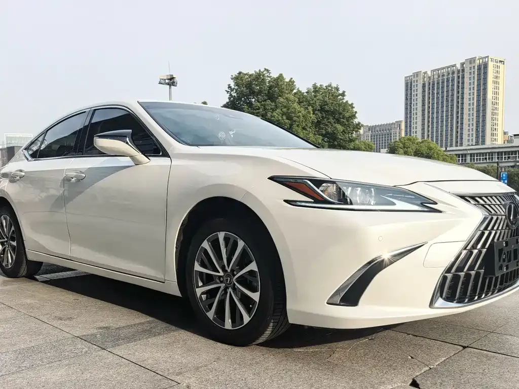 Lexus ES — фото 9