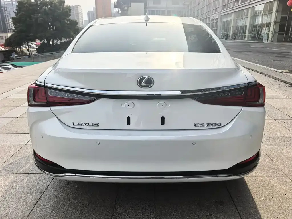 Lexus ES — фото 8