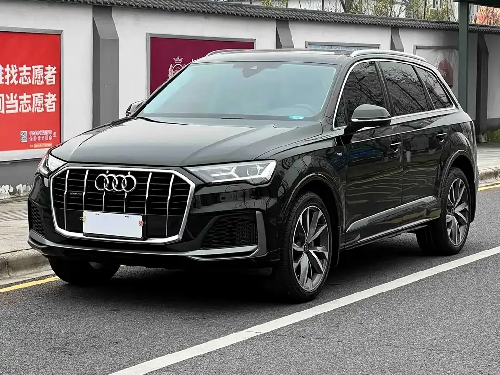 Audi Q7 — фото 1