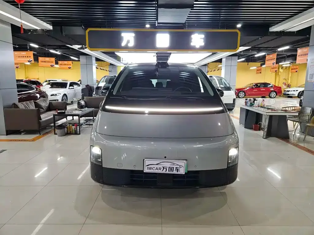 Li Auto MEGA — фото 1