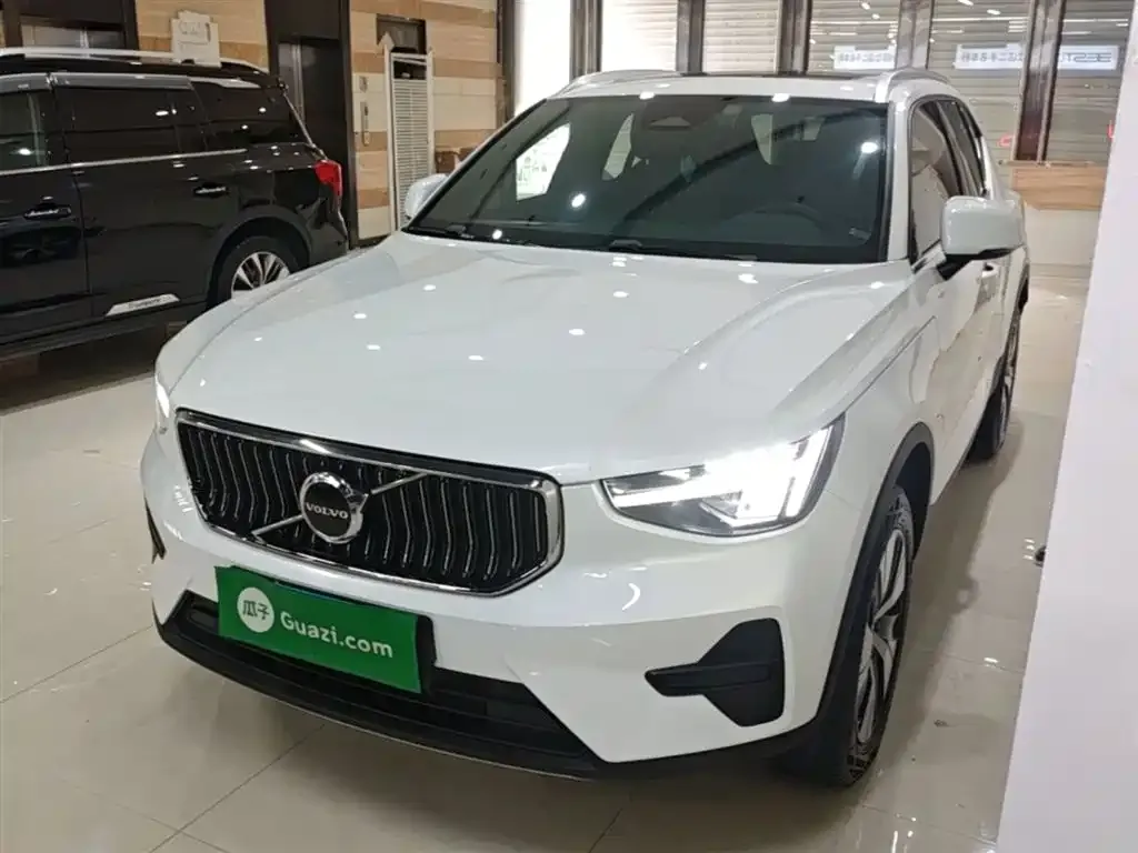 Volvo XC40 — фото 1