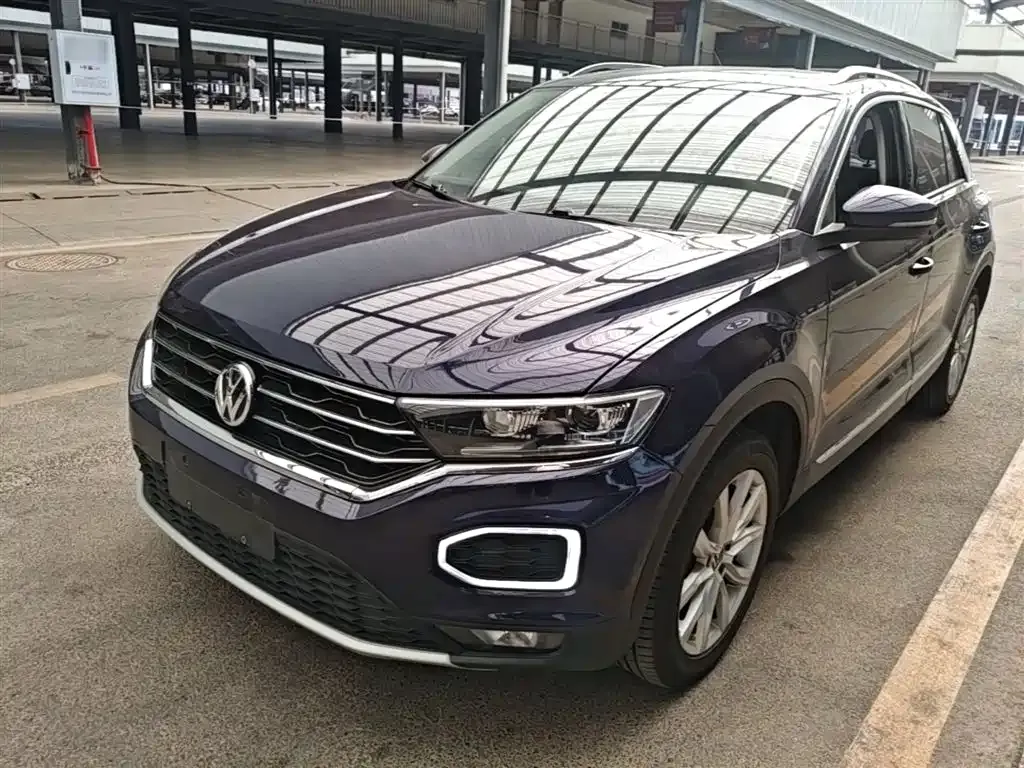 Volkswagen T-Roc — фото 1