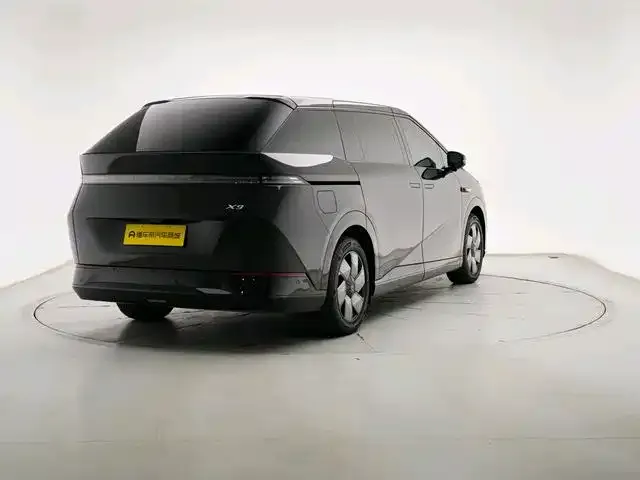 XPeng X9 — фото 9