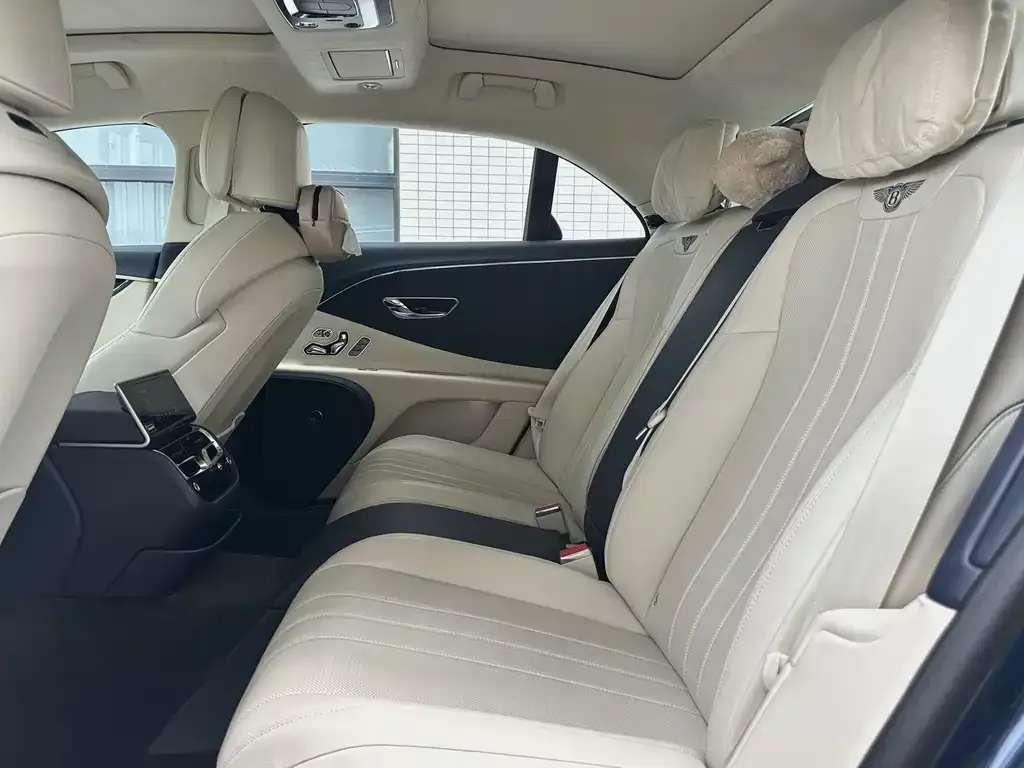 Bentley Flying Spur — фото 2