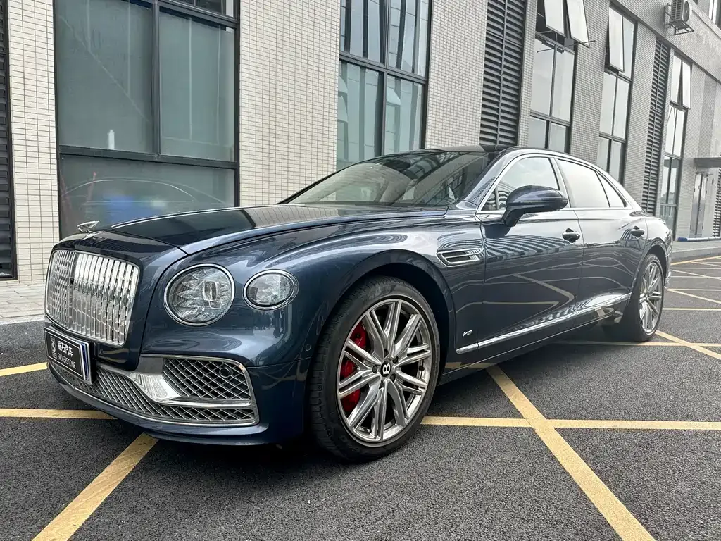 Bentley Flying Spur — фото 10
