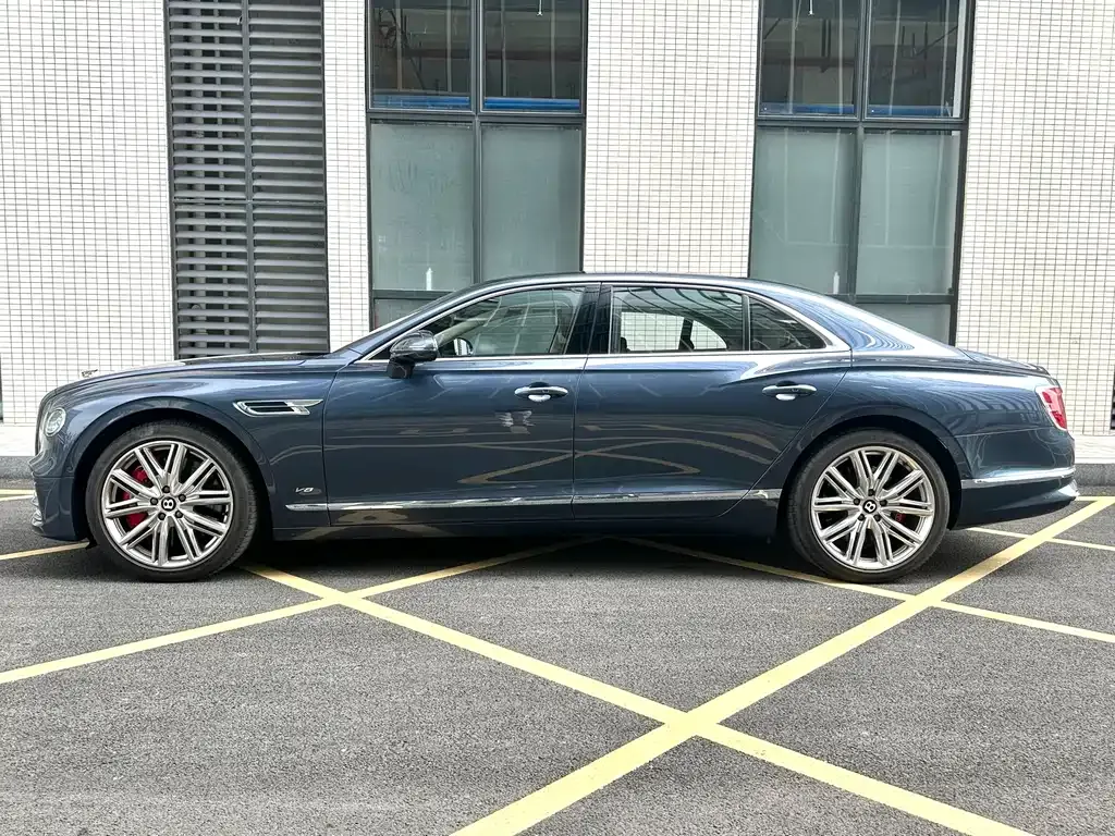 Bentley Flying Spur — фото 6