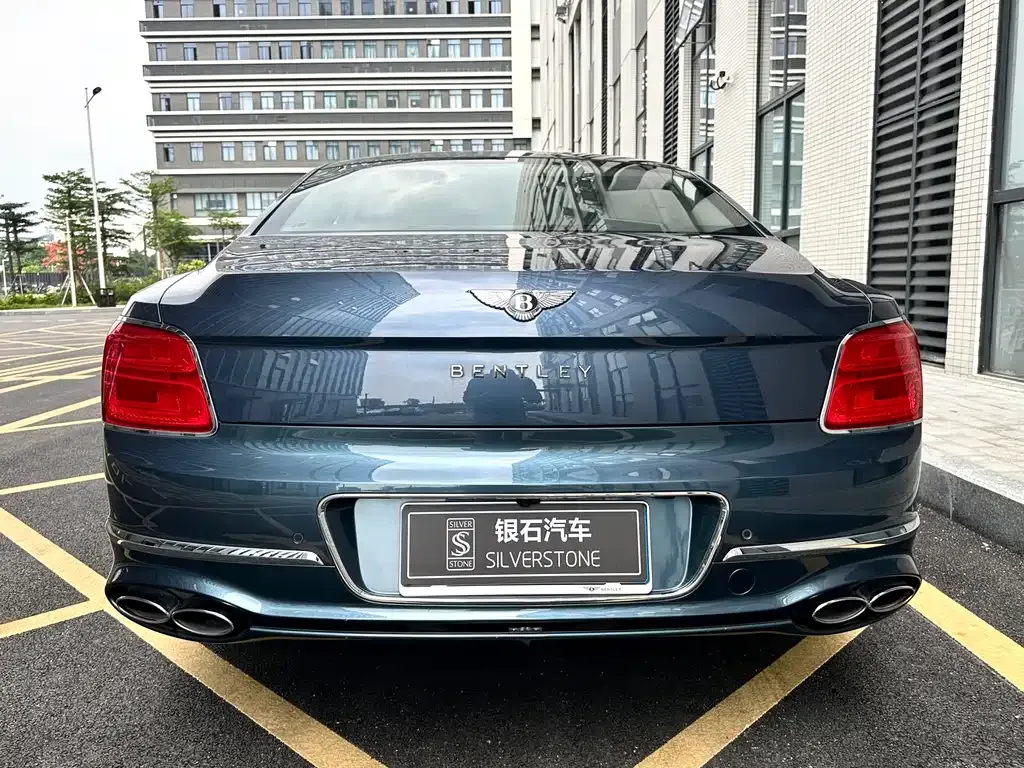 Bentley Flying Spur — фото 8