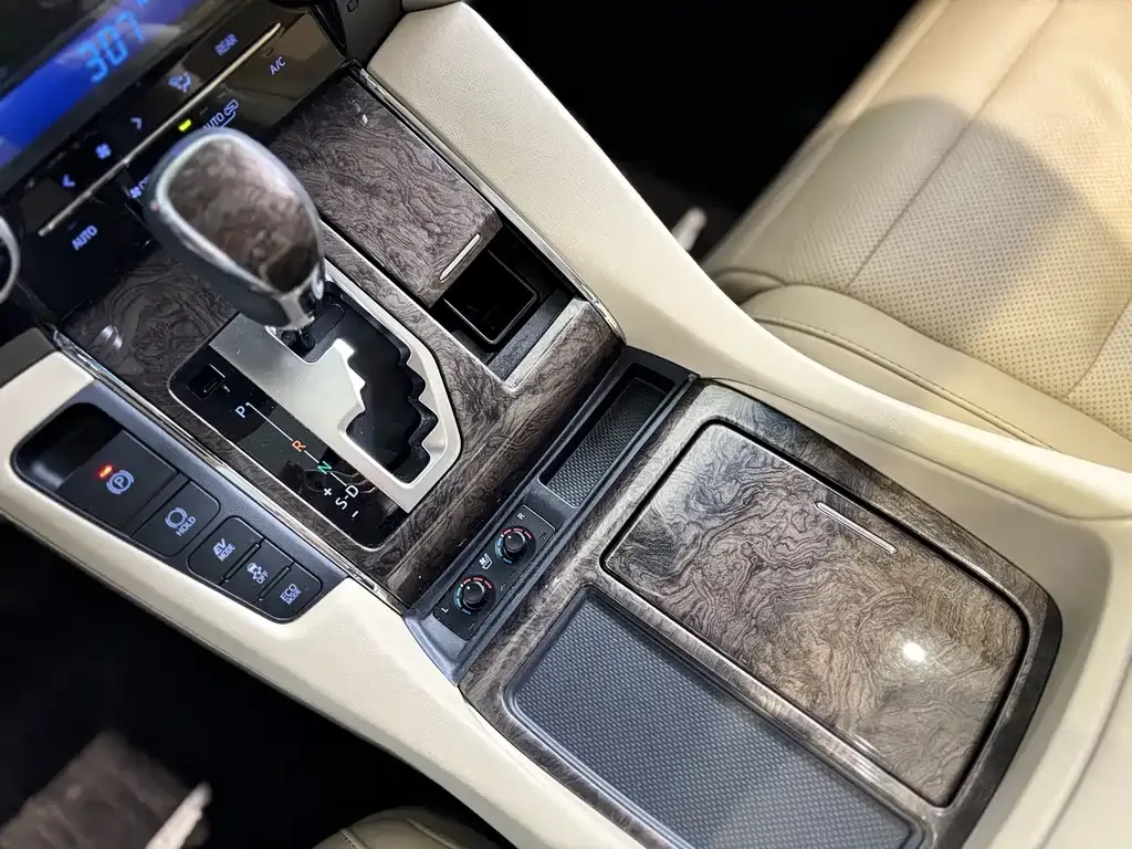Toyota Vellfire — фото 10