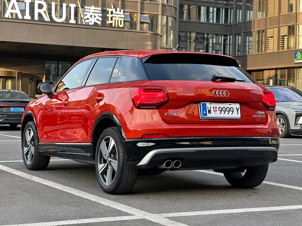 Audi Q2L — фото 6