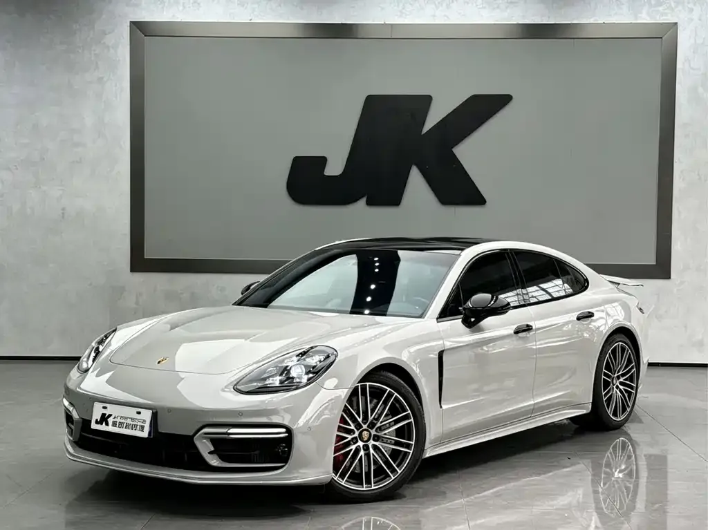 Porsche Panamera — фото 1