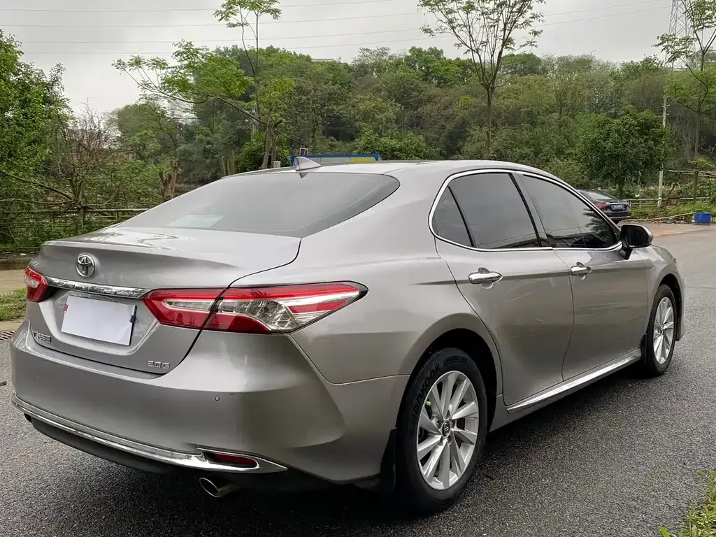 Toyota Camry — фото 6