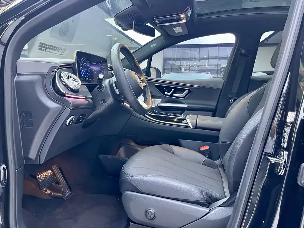Mercedes-Benz EQE SUV — фото 2