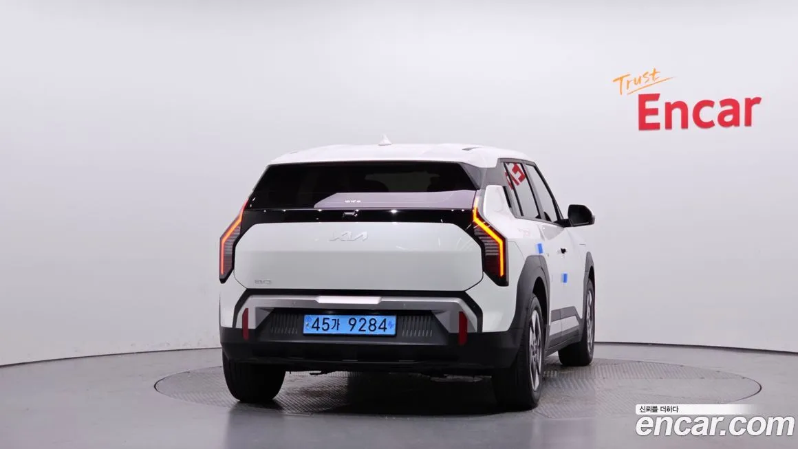 Kia EV3 — фото 9
