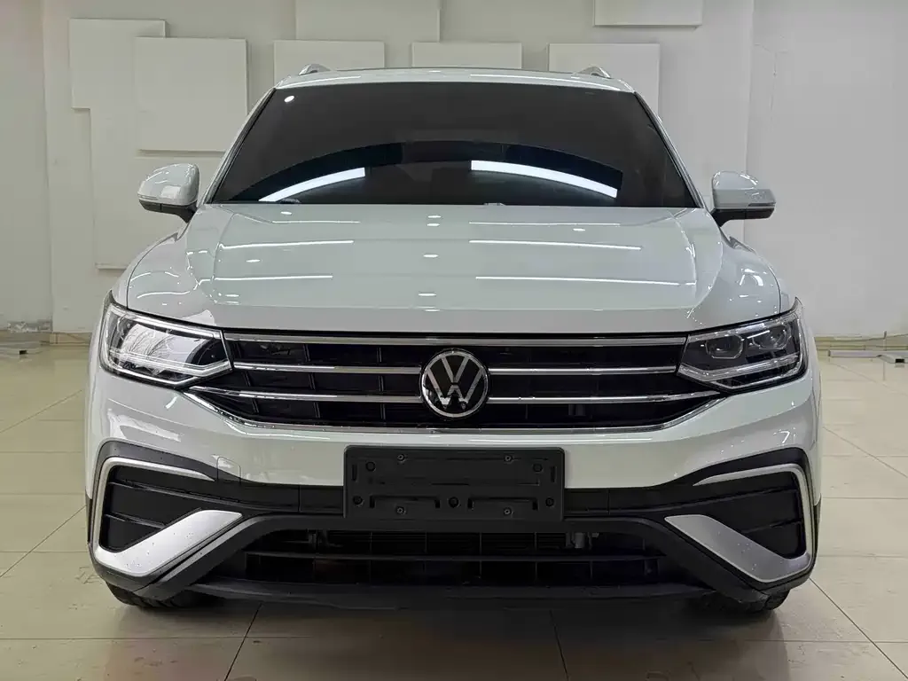 Volkswagen Tiguan L — фото 4