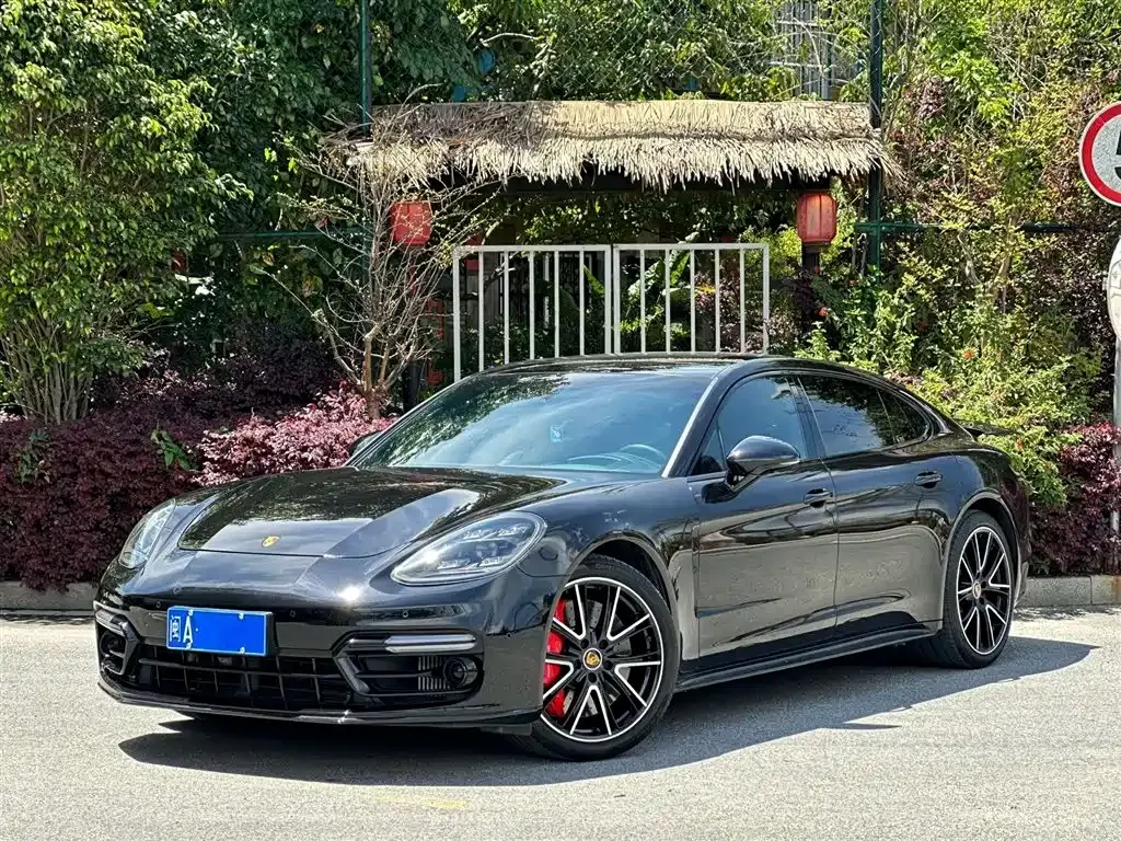 Porsche Panamera — фото 1