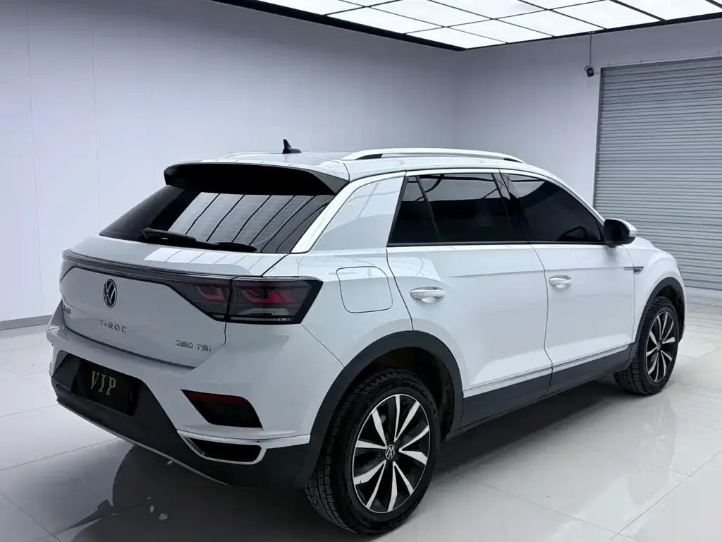 Volkswagen T-Roc — фото 6