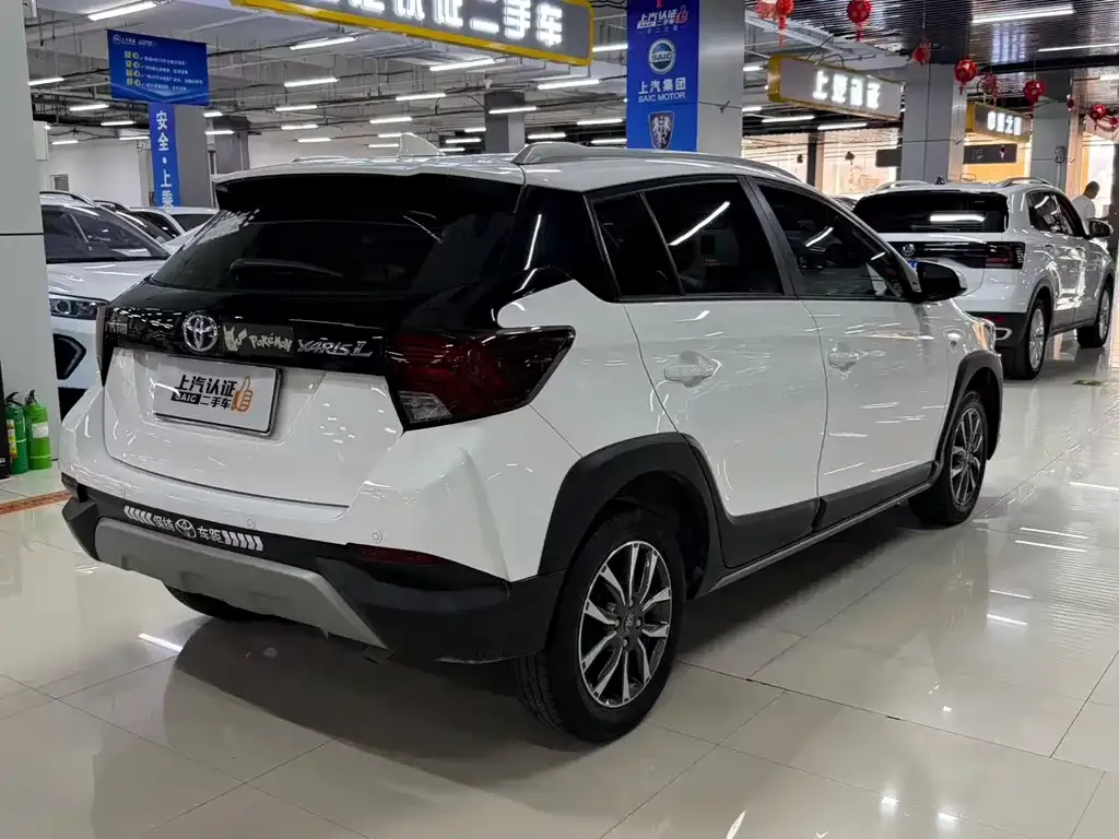 Toyota Yaris L — фото 4