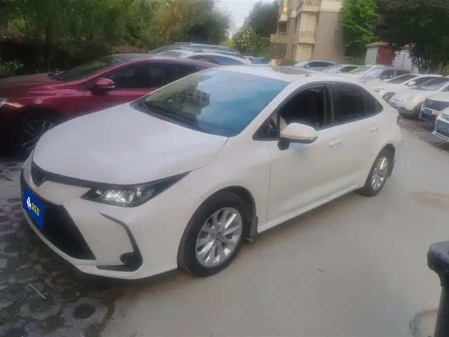 Toyota Corolla — фото 1
