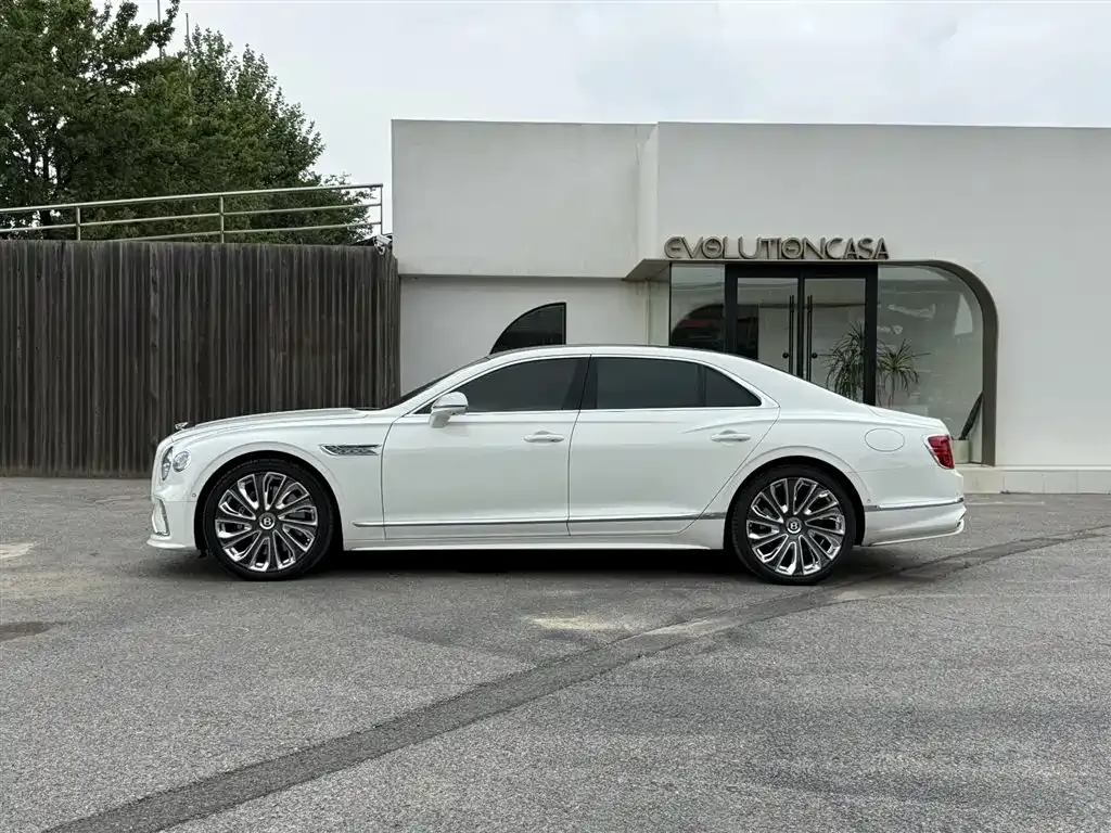 Bentley Flying Spur PHEV — фото 5