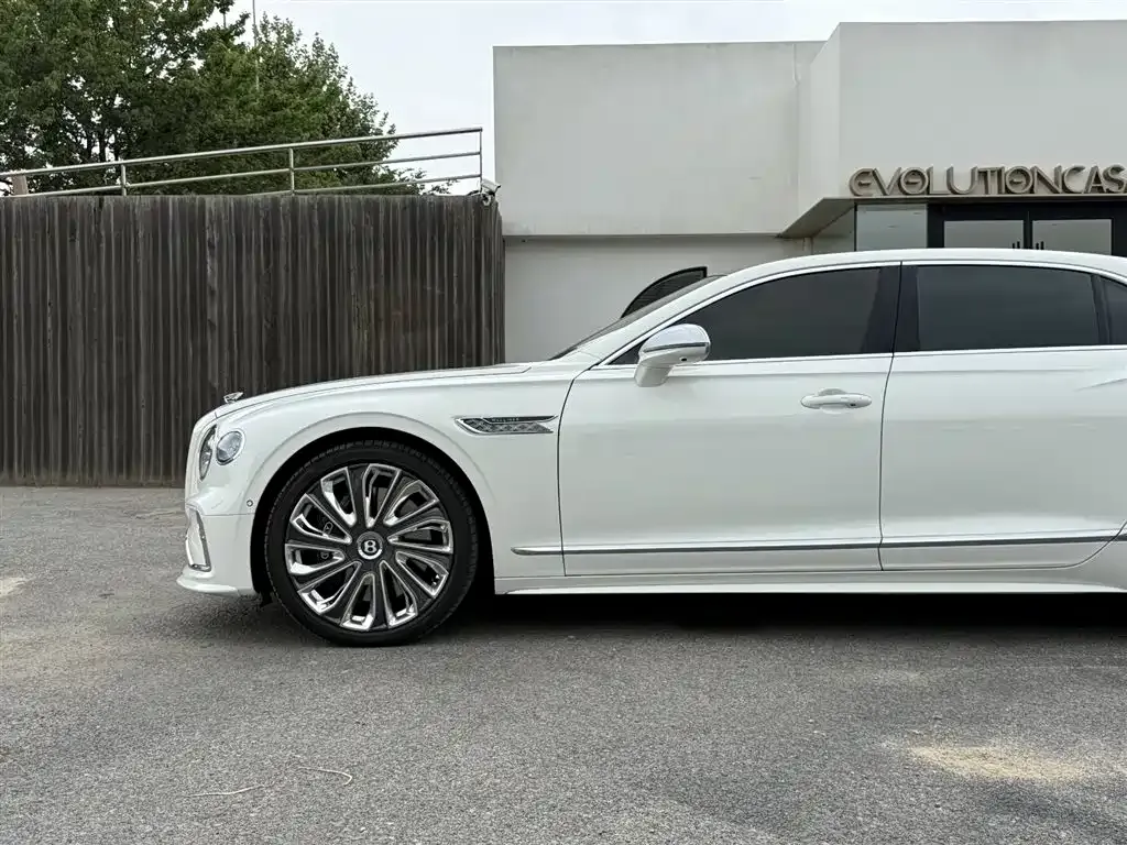 Bentley Flying Spur PHEV — фото 10