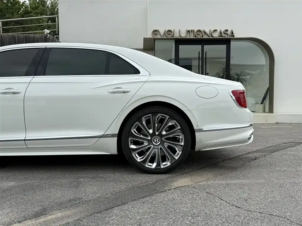 Bentley Flying Spur PHEV — фото 6