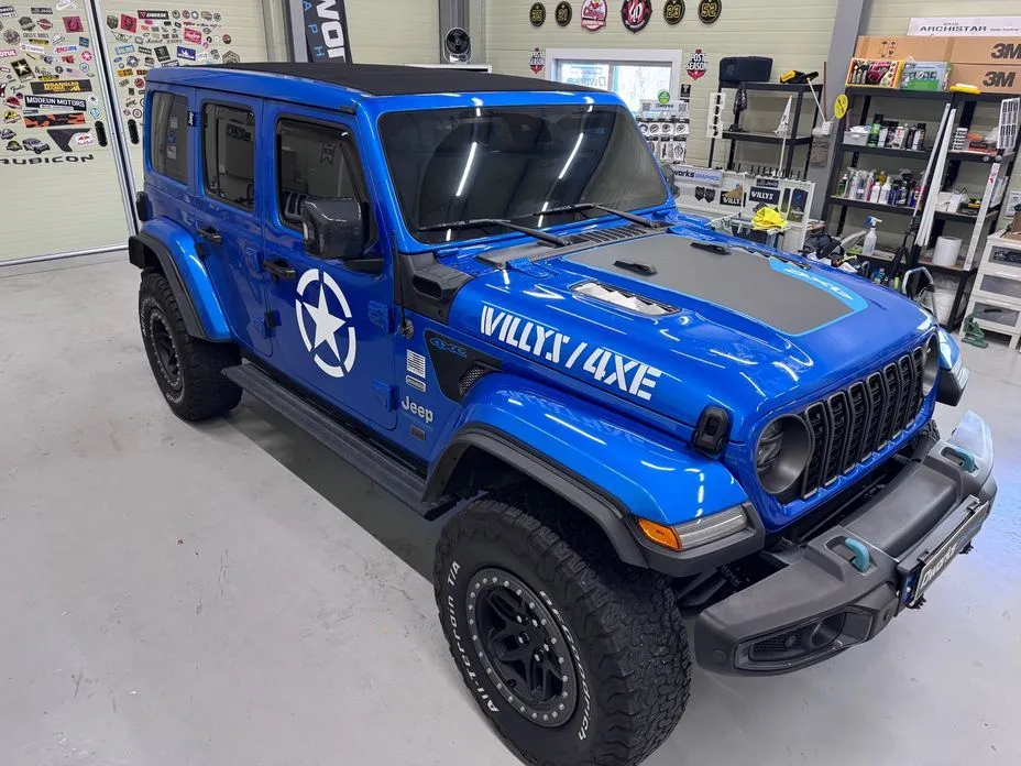 Jeep Wrangler — фото 1