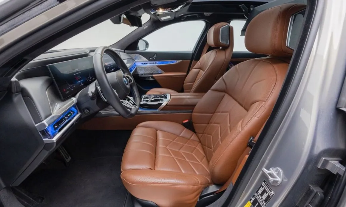 BMW i7 — фото 10